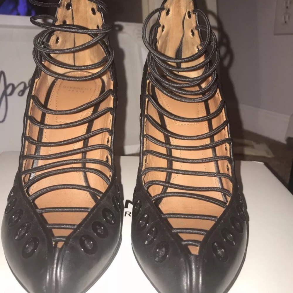 Givenchy - Picture 2 of 6